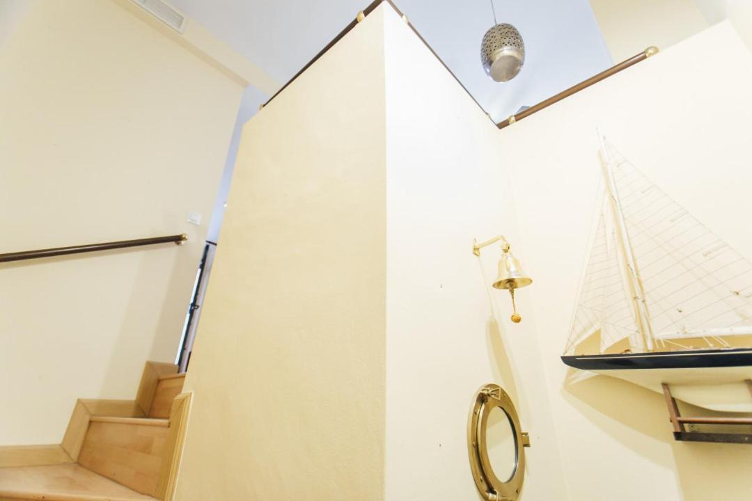 Bright Duplex W/ Terrace Appartamento Siviglia